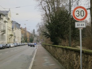 Tempo 30 von 22-6 Uhr in der Frankfurter Straße.